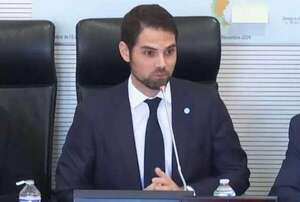 Vídeo: el embajador argentino en París obliga a tapar las Malvinas en un mapa en la Asamblea gala - Mundo - ABC Color