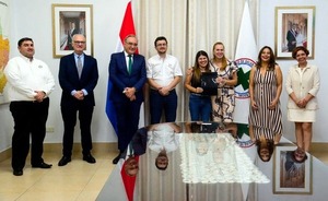 Médicos residentes reciben becas de investigación para formación en España