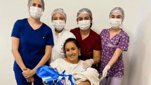 Una mujer de 35 años da a luz en parto natural a gemelos “fraternos” en Itapúa - Noticiero Paraguay