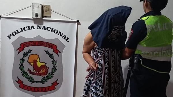 Detenida por manejar aparentemente ka’úre posó en la foto con un "na’ape"