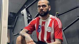 Dani Alves se puso la Albirroja y dijo: “Paraguay, levántate”