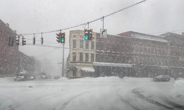 Nueva York activa la emergencia estatal ante una intensa tormenta de nieve y frío extremo