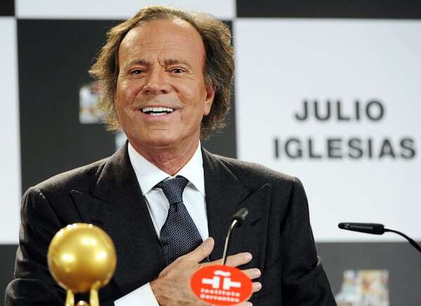 La Fiscalía española archiva la denuncia contra Julio Iglesias  - Mundo - ABC Color