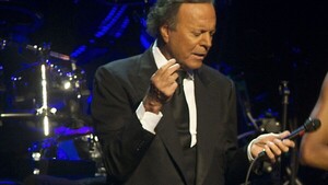 La Fiscalía española decide archivar denuncia contra Julio Iglesias