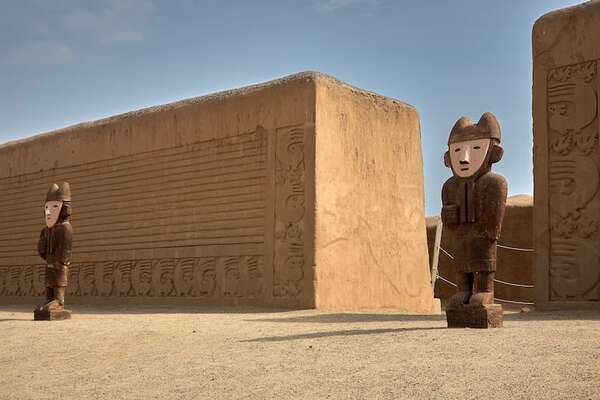 Chan Chan, Perú: la ciudad de barro que se recorre entre relieves y pasarelas - Viajes - ABC Color