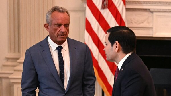 EEUU abandona la OMS por fallas de esta durante la pandemia y el daño causado a su población