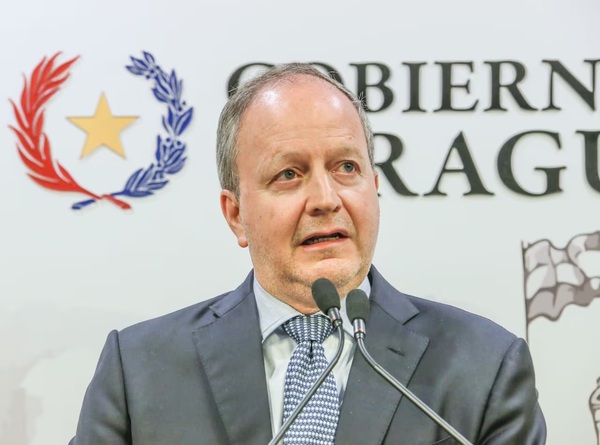 Ministro de Economía afirmó que tienen “sospechas” sobre compras abusivas de medicamentos