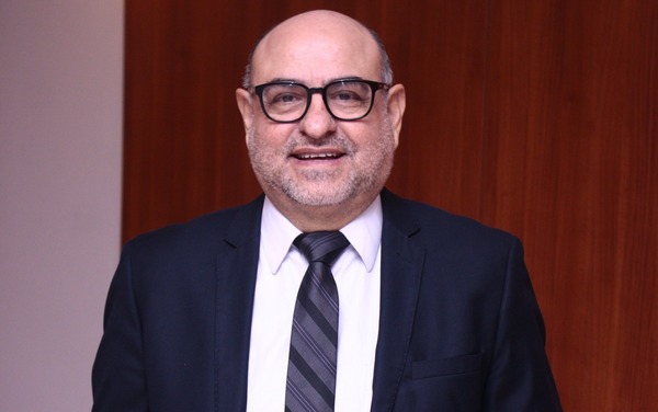 Su atención, por favor