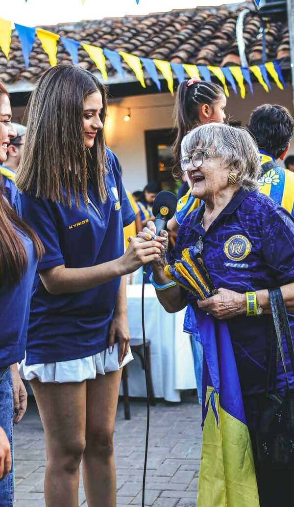 Popular / ¡Sportivo Luqueño presentó su nueva piel en la peatonal histórica de Luque!