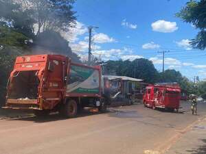 Video: desconocidos queman camión recolector en Ciudad del Este - ABC en el Este - ABC Color