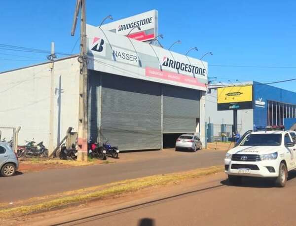 Roban casi 10.000 dólares en asalto a local de venta de cubiertas  - ABC en el Este - ABC Color