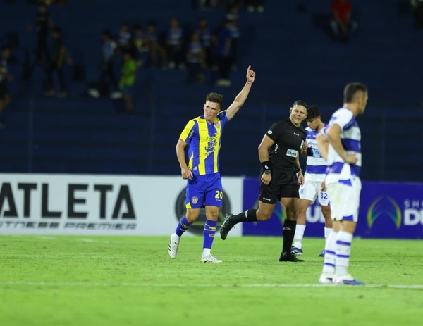 Victoria auriazul en el Río Parapití