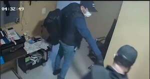 La Nación / Realizan 5 allanamientos en caso de robo en motel