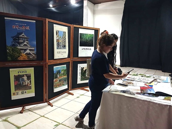 Una ventana al Japón en Itapúa: Muestra de calendarios