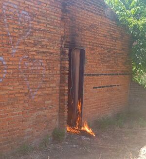 Incendiaron una vivienda abandonada en el barrio San Roque - Concepción al Día