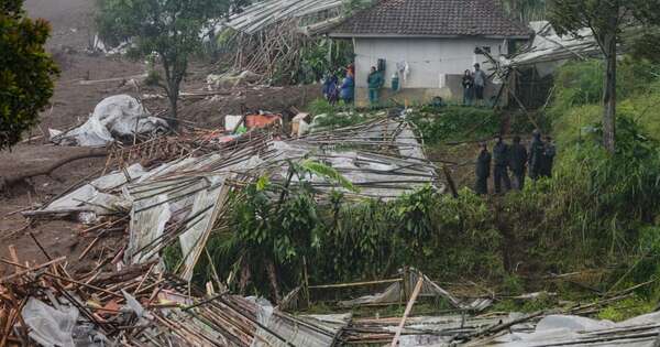 La Nación / Indonesia: alud deja 8 muertos y más de 80 desaparecidos