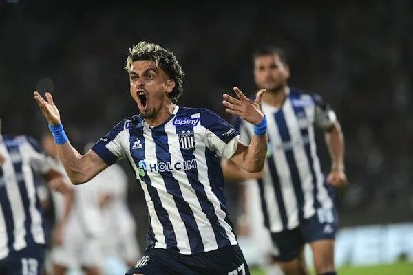 Popular / (VIDEO) Ronaldo Martínez debutó con gol ashá y festejó con un "siuuuuu"