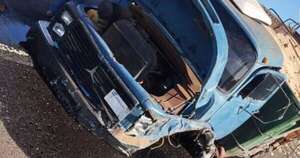 La Nación / Camión rozó contra un ómnibus tras el reventón de una rueda, pasajero quedó gravemente herido