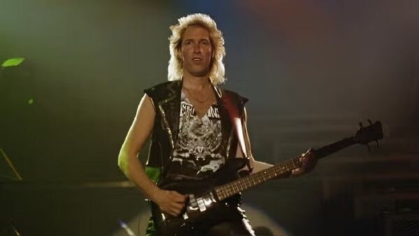 Popular / ¡Ñandereja bajista de "Scorpions"!