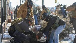 Agentes del ICE matan a un hombre en Mineápolis