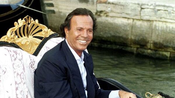 Archivan denuncia contra Julio Iglesias