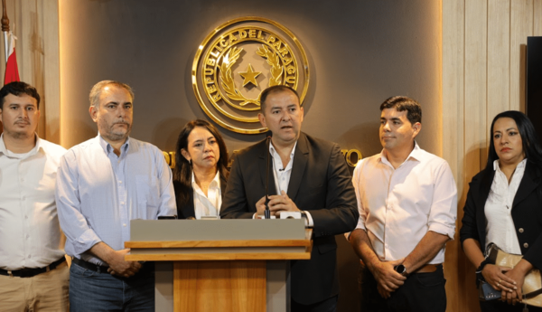 Villa Elisa: Laura Amarilla lanza su carrera a la Intendencia