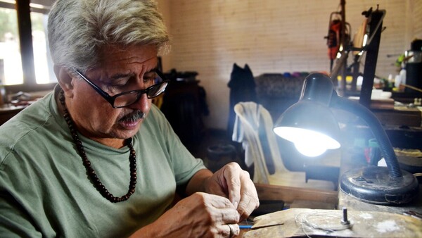 Filigrana: Finos hilos de oro y plata en riesgo, cada vez hay menos artesanos