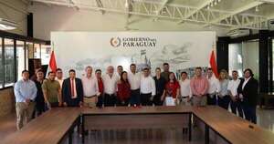 La Nación / Chamorro y Álvarez pugnarán como candidatos de Honor Colorado en CDE