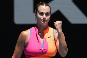 Sabalenka supera con autoridad a la joven Mboko y avanza a cuartos del Abierto de Australia