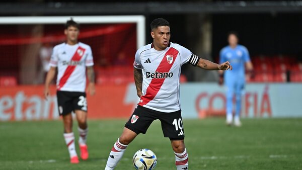 River debuta con triunfo a domicilio y Racing cae con gol olímpico