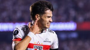 Damián Bobadilla y 'Flaco' López brillan en el clásico