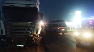 Video: Impactante choque frontal entre auto y camión deja dos muertos en Villeta