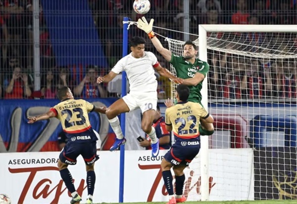 Cerro Porteño y Libertad repartieron puntos en un duelo intenso en Barrio Obrero