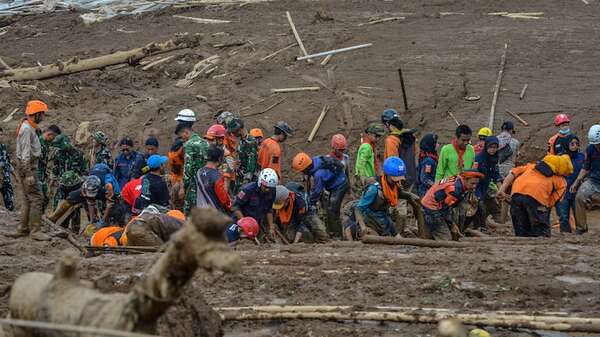 Suben a nueve los muertos en Indonesia por deslizamiento de tierra, con 81 desaparecidos - Mundo - ABC Color