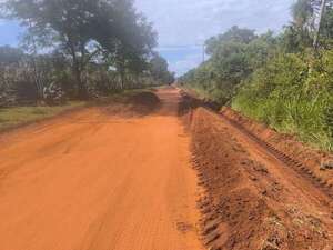 Vecinos repararon camino que la intendenta de Valenzuela aseguró que “ya estaba arreglado”  - Nacionales - ABC Color