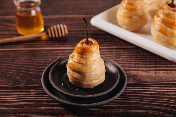 Pera envuelta en hojaldre, ideal para acompañar con helado - Gastronomía - ABC Color