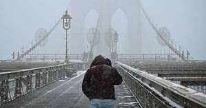 La Nación / Apagones, vuelos cancelados, supermercados vacíos: una gran tormenta invernal azota EE. UU.