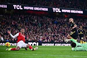 El líder Arsenal pierde 3-2 en casa ante Manchester United en  Premier League - Fútbol Internacional - ABC Color