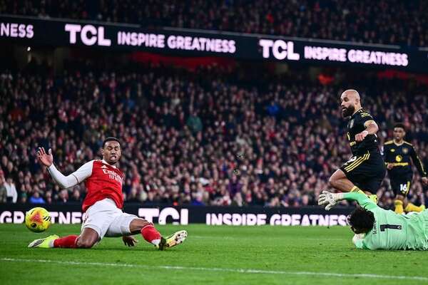 El líder Arsenal pierde 3-2 en casa ante Manchester United en  Premier League - Fútbol Internacional - ABC Color