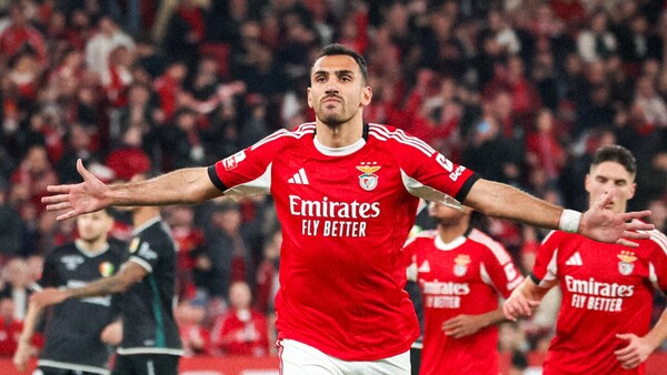 El Benfica golea al Estrela de Amadora con doblete por Pavlidis