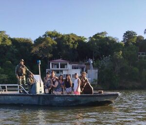Rescatan a tripulantes argentinos tras naufragio en el río Paraná frente a Campichuelo