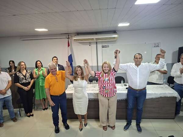 Oposición en San Lorenzo eligió a una liberal para las elecciones municipales - Política - ABC Color