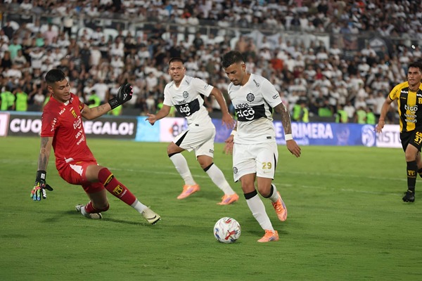 Olimpia vence a Guaraní: Debut con Triunfo de "Vitamina"