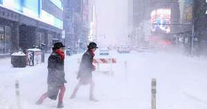 La Nación / Tormenta invernal impacta en EE. UU. con apagones y diez muertos
