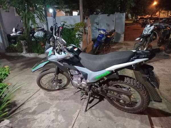 Roban una motocicleta a punta de pistola, pero el GPS ayuda a recuperarla - Policiales - ABC Color