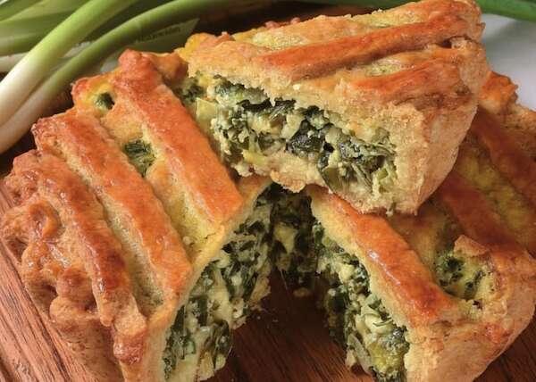 Hacé esta masa frola con relleno de cebollita de hojas, una delicia - Gastronomía - ABC Color