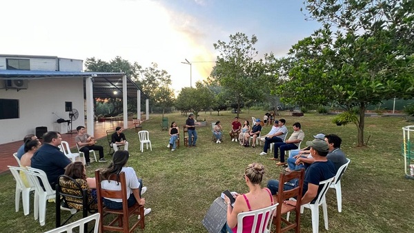 En Paraguarí jóvenes exigen renuncia del titular de Aneaes