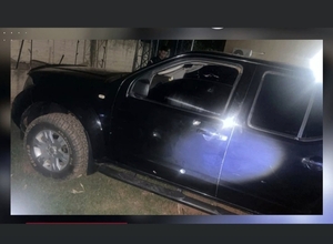 Atacan a tiros a una familia en Itakyry y dejan una camioneta con múltiples impactos de bala