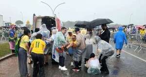 La Nación / Casi 50 bolsonaristas hospitalizados por rayo caído en manifestación en Brasilia