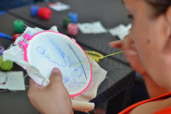 El bordado como herramienta reinserción para mujeres privadas de libertad - Judiciales.net